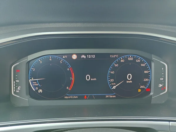 VOLKSWAGEN T-Roc (2024) — foto 4 van 18