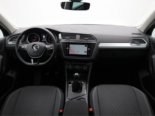 VOLKSWAGEN Tiguan (2018) — foto 19 van 20