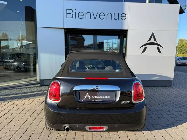 Mini Cooper (2018) — foto 19 van 28