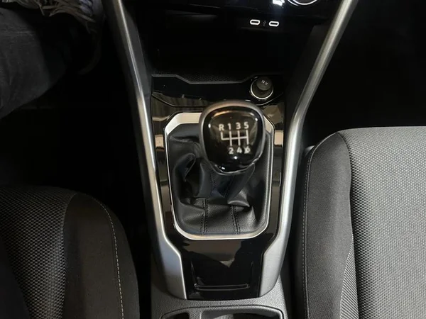 VOLKSWAGEN T-Roc (2024) — foto 15 van 24