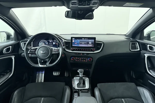 Kia ProCeed (2021) — foto 27 van 27