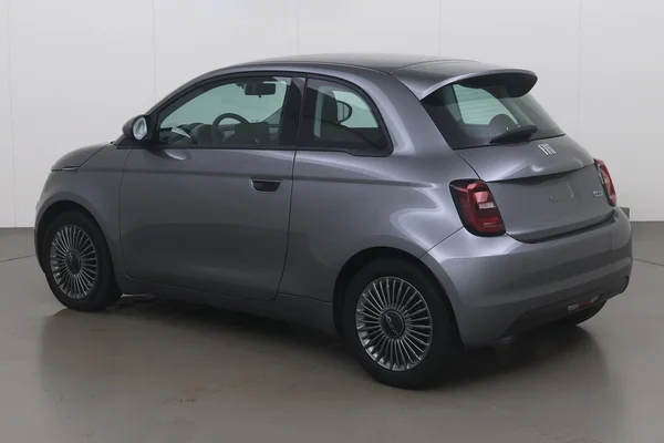 Fiat E-500 (2022) — foto 11 van 17