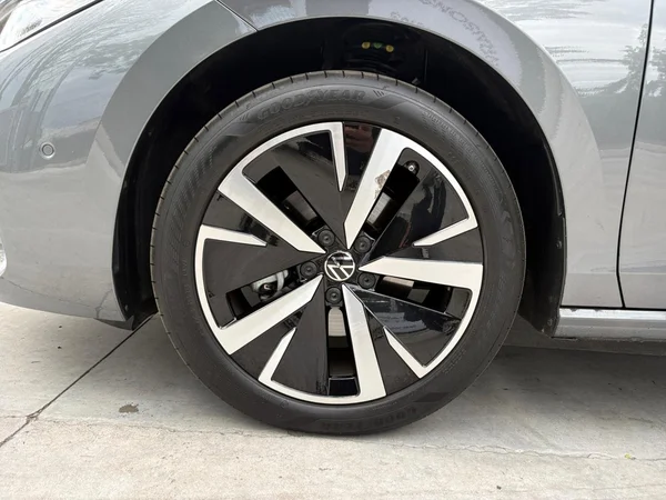 VOLKSWAGEN Passat SW (2025) — foto 16 van 24