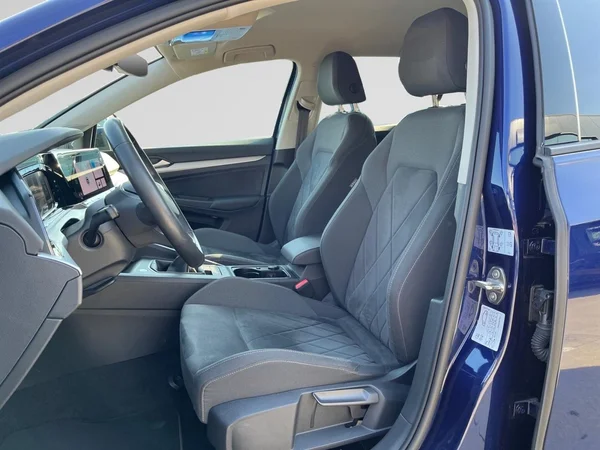 VOLKSWAGEN Golf VIII SW (2024) — foto 18 van 22