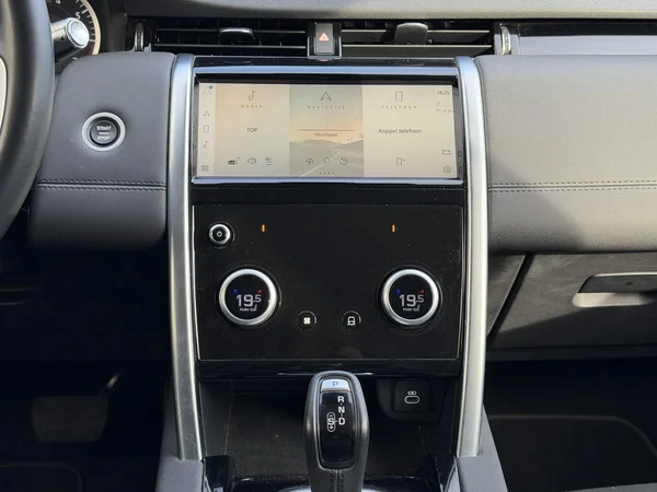 Land Rover Discovery Sport (2021) — foto 10 van 25