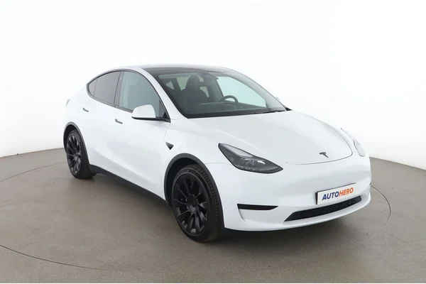 Tesla Model Y (2022) — foto 14 van 16