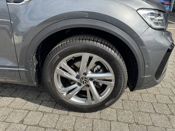 VOLKSWAGEN T-Roc (2022) — foto 17 van 24