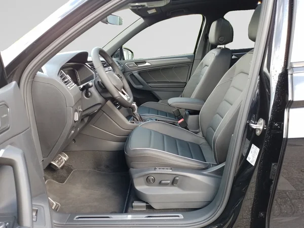 VOLKSWAGEN Tiguan (2025) — foto 2 van 15