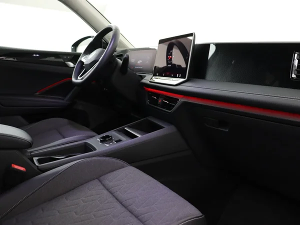 VOLKSWAGEN Tiguan (2025) — foto 12 van 18