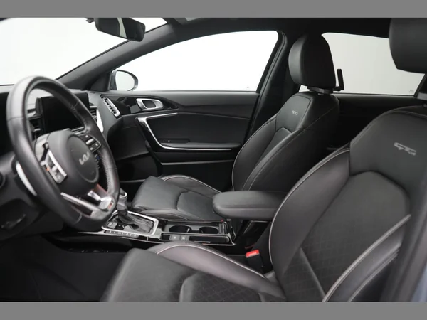 KIA Ceed (2023) — foto 2 van 29