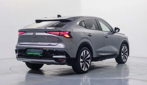 Renault Rafale E-TECH (HEV) (2025) — foto 41 van 45