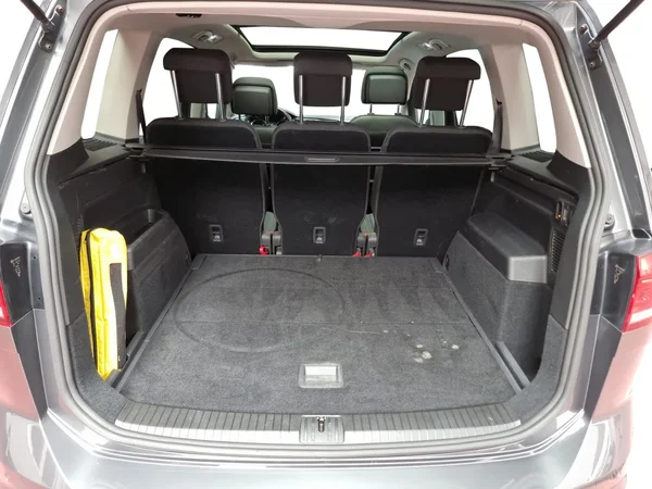 VOLKSWAGEN Touran (2019) — foto 14 van 23