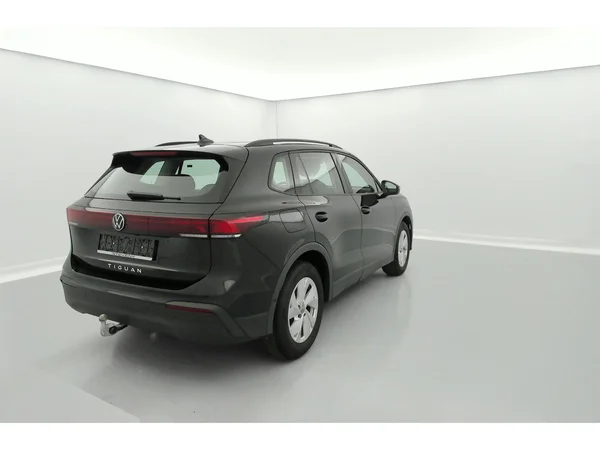VOLKSWAGEN Tiguan (2025) — foto 3 van 36
