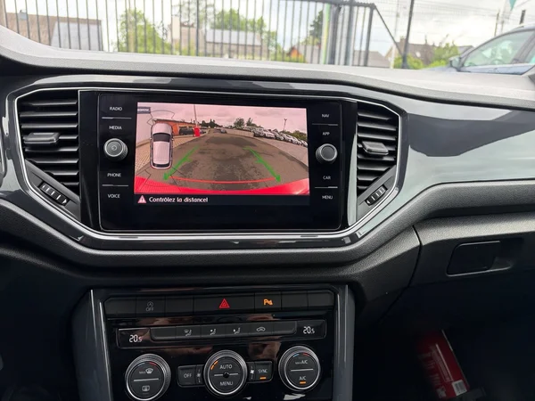 VOLKSWAGEN T-Roc (2018) — foto 3 van 14