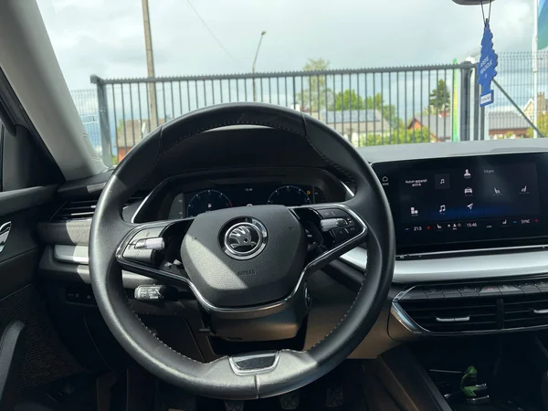SKODA Octavia Combi (2023) — foto 13 van 14