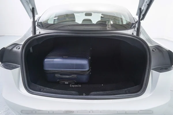 Tesla Model 3 (2023) — foto 7 van 49