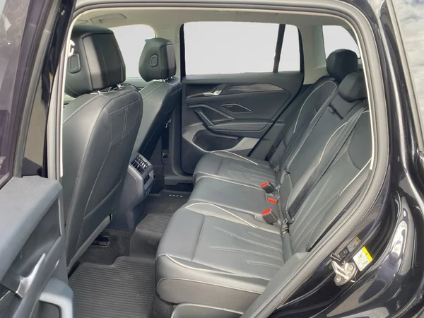 VOLKSWAGEN Tiguan (2024) — foto 2 van 21