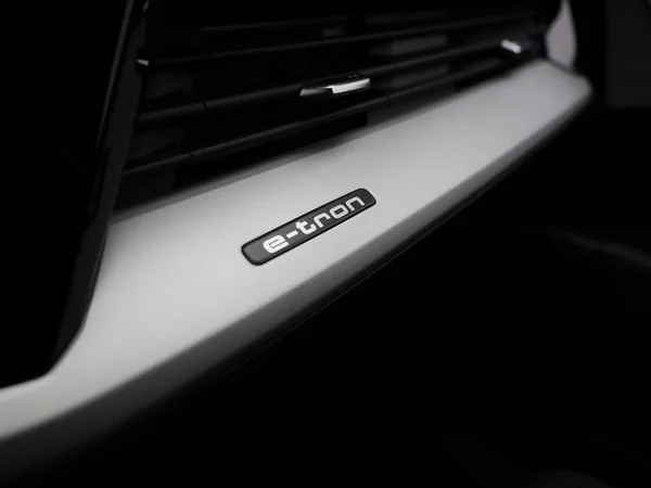 Audi Q4 Sportback e-tron (2023) — foto 36 van 52