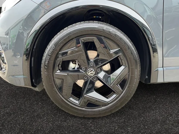 VOLKSWAGEN Tiguan (2025) — foto 14 van 22