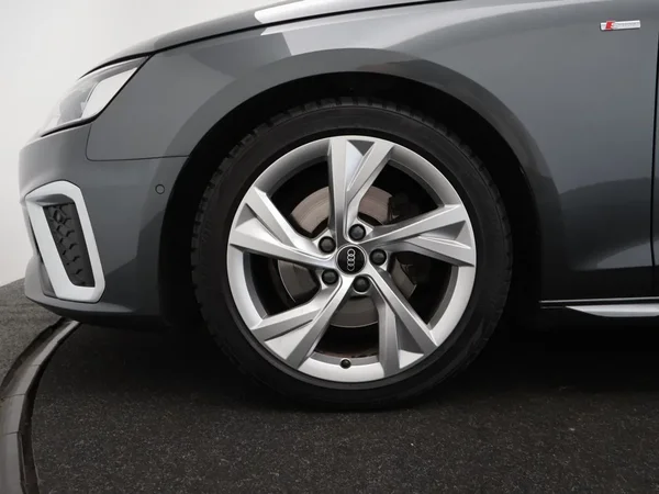 Audi A4 (2022) — foto 23 van 25