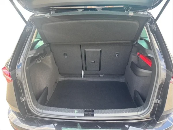 SKODA Karoq (2022) — foto 9 van 20