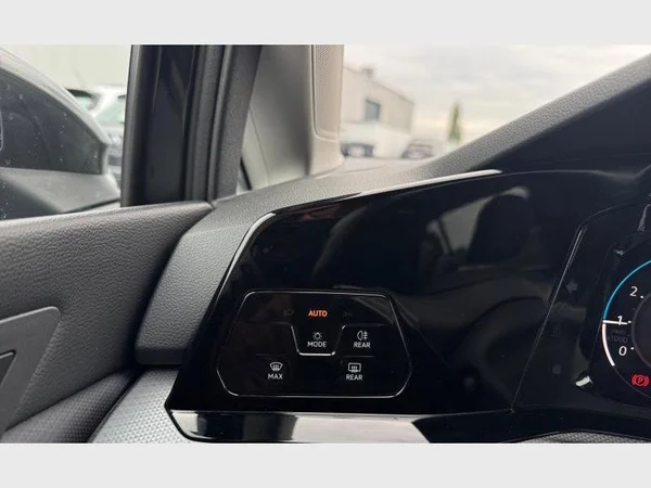 VOLKSWAGEN Golf VIII (2021) — foto 11 van 24