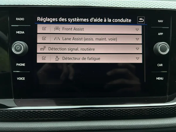 VOLKSWAGEN Polo (2022) — foto 12 van 23