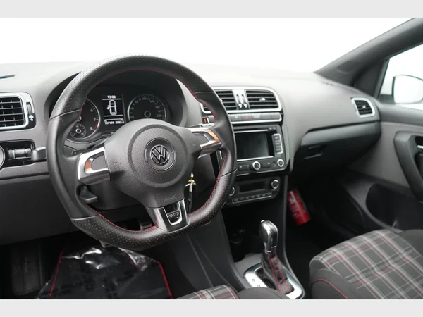 VOLKSWAGEN Polo GTI (2011) — foto 18 van 19