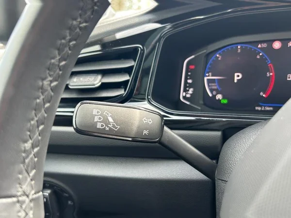 VOLKSWAGEN T-Roc Dsl (2023) — foto 17 van 31