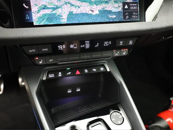 AUDI A3 Sportback PHEV (2025) — foto 11 van 25