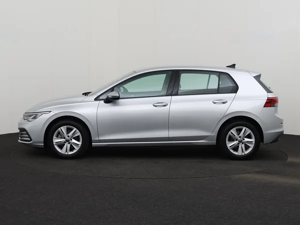 VOLKSWAGEN Golf (2024) — foto 12 van 27