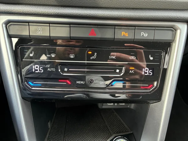 VOLKSWAGEN T-Roc (2024) — foto 15 van 24