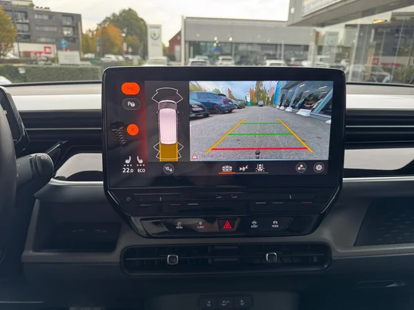 VOLKSWAGEN ID.Buzz (2023) — foto 18 van 19