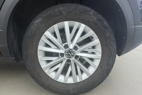 Volkswagen T-Roc (2022) — foto 16 van 19
