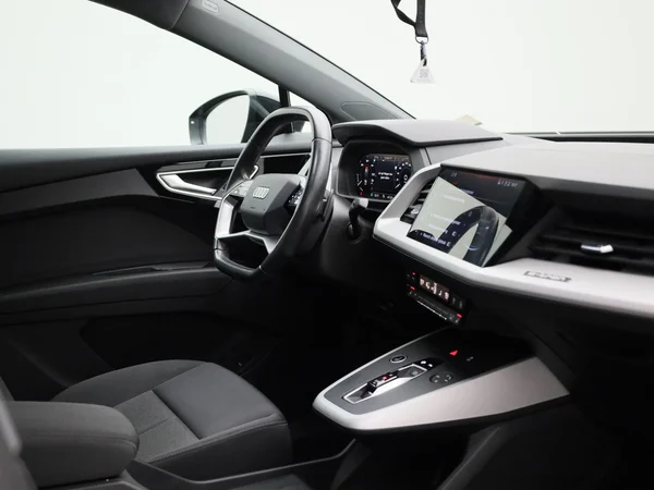 Audi Q4 e-tron (2023) — foto 32 van 43