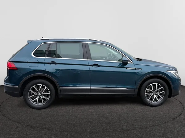 VOLKSWAGEN Tiguan (2022) — foto 18 van 22