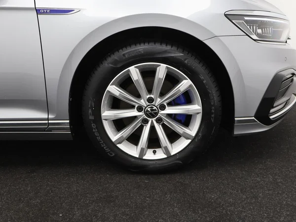VOLKSWAGEN Passat Variant GTE (2022) — foto 27 van 31