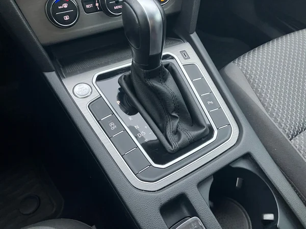 VOLKSWAGEN Passat SW (2020) — foto 11 van 25