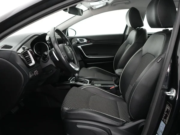 Kia cee'd (2024) — foto 3 van 21