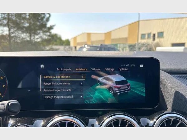 Mercedes-Benz GLA 180 (2022) — foto 9 van 29
