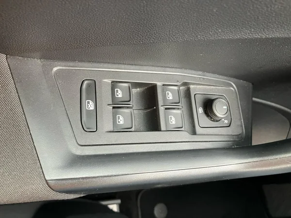 VOLKSWAGEN T-Roc (2021) — foto 6 van 21