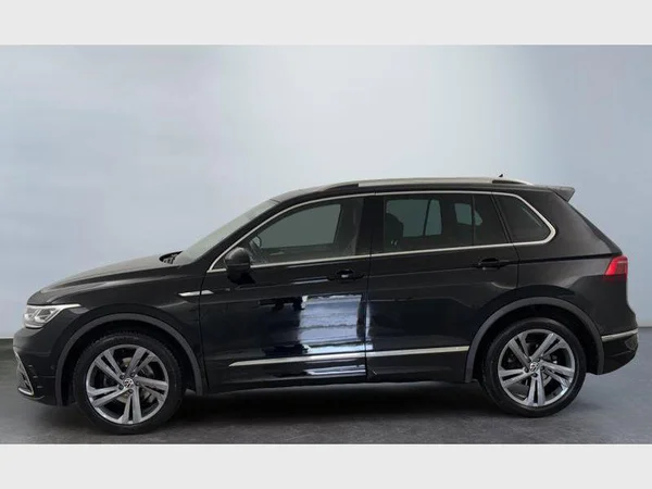 VOLKSWAGEN Tiguan (2023) — foto 10 van 15
