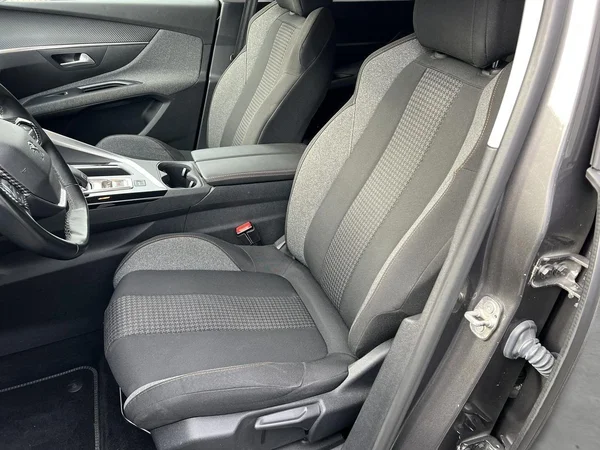 Peugeot 5008 (2019) — foto 8 van 26