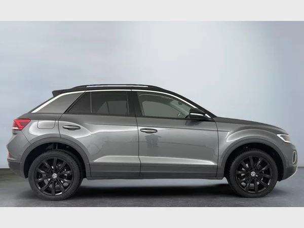 Volkswagen T-Roc (2023) — foto 18 van 24