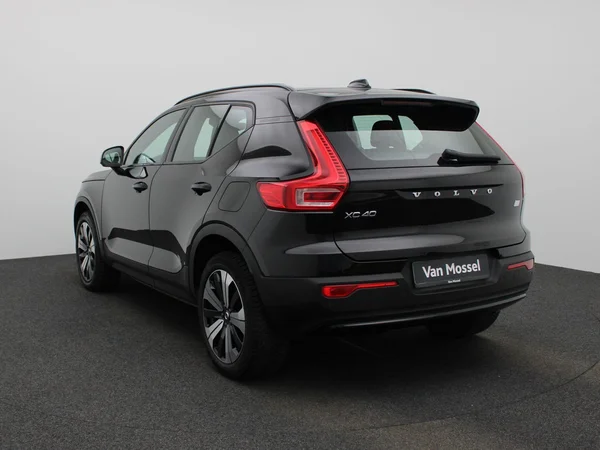 Volvo XC40 (2023) — foto 12 van 46