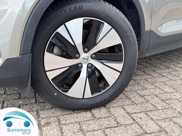 Volvo XC-40 (2020) — foto 26 van 44