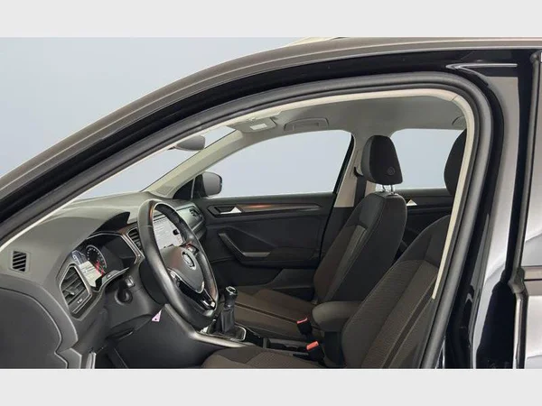 Volkswagen T-Roc (2019) — foto 32 van 32