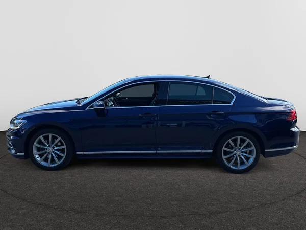 VOLKSWAGEN Passat (2018) — foto 13 van 22