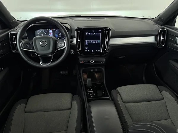 VOLVO XC40 (2023) — foto 32 van 32