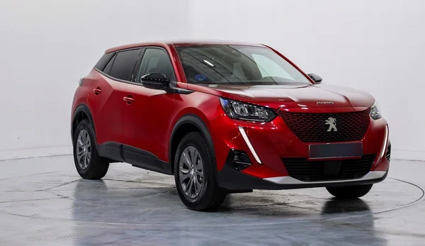 Peugeot E-2008 (2022) — foto 54 van 56